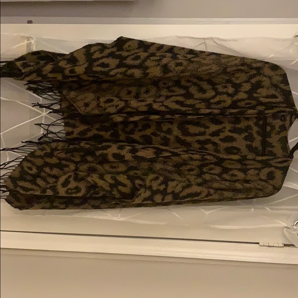 Shawl - Picture 1 of 1